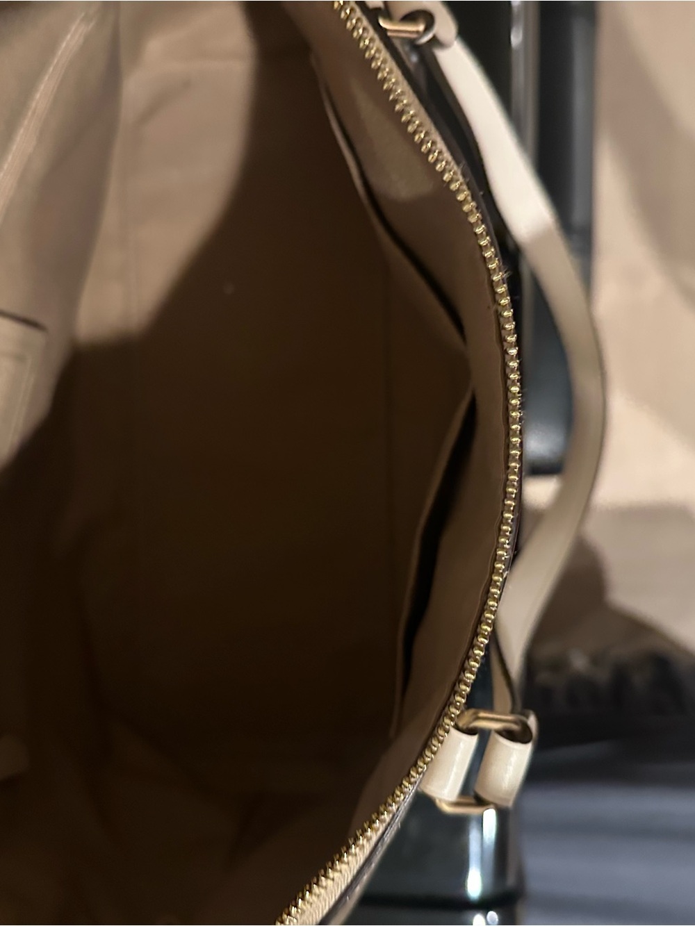 Coach Gallery Tote Signature Canvas Light Khaki Chalk Ivory Zip Tote - Picture 6 of 9